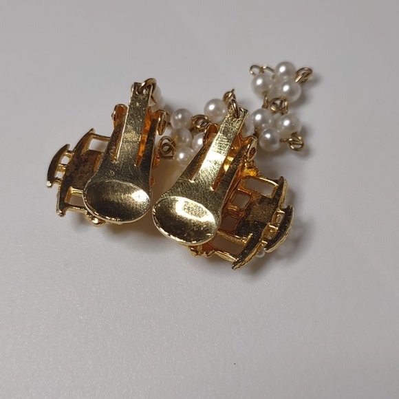 Faux Pearl Trolley Car Cardigan Sweater Clip - Picture 12 of 14